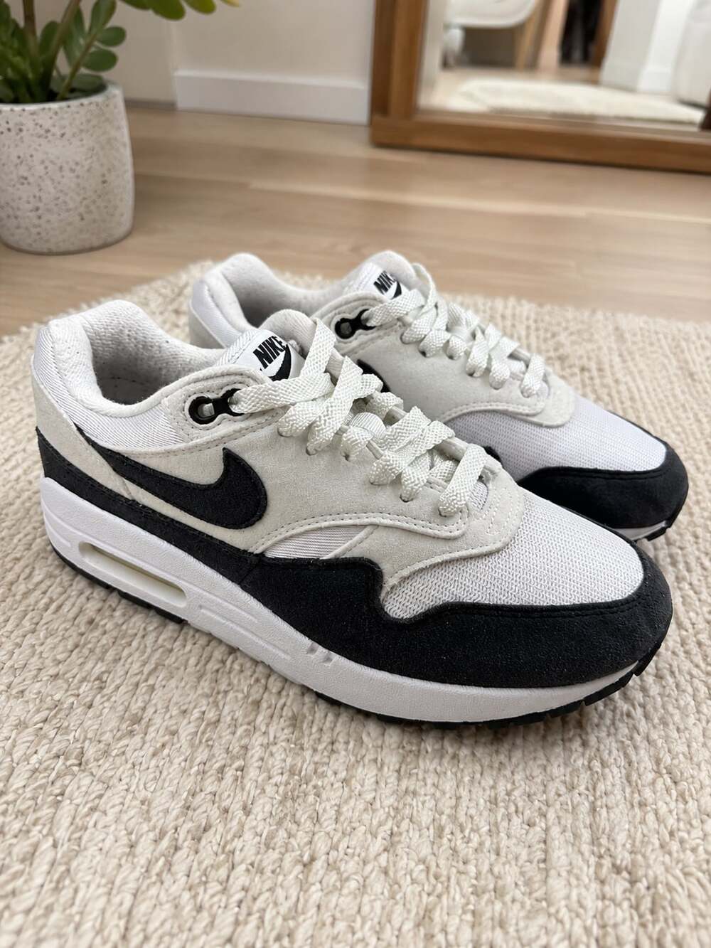Nike Air Max 1 Summit White Black Sneakers Women’s Size 6 DZ2628-102